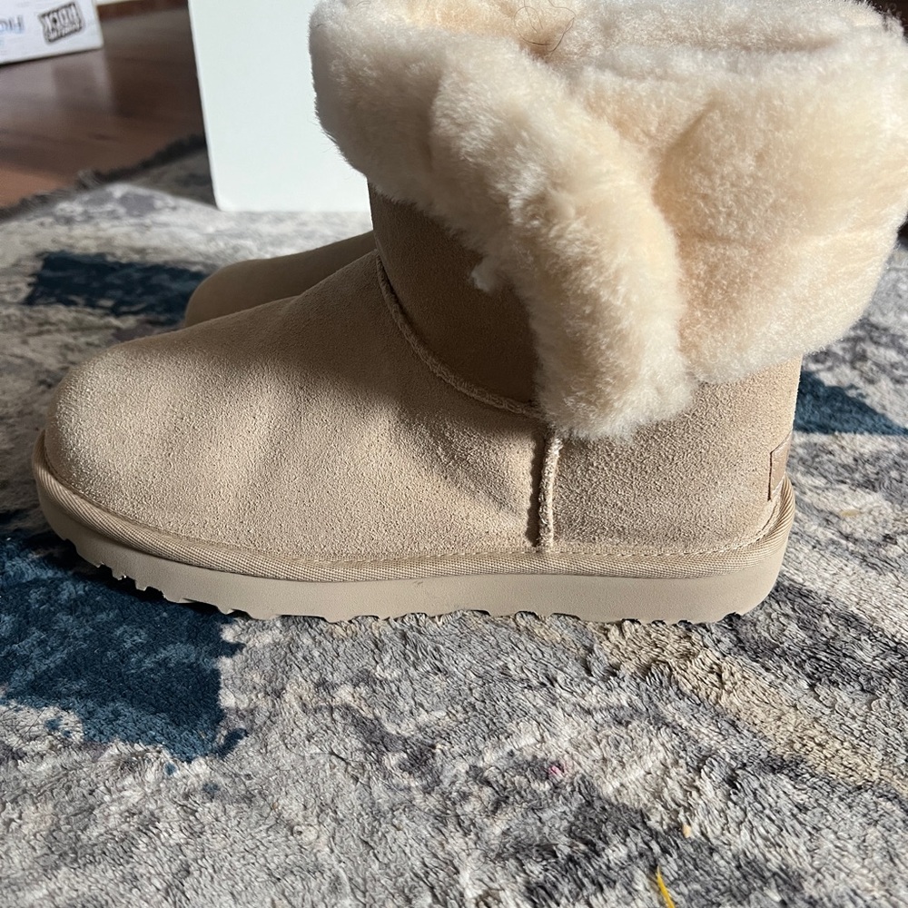 UGG Saniya Shearling Mini - Picture 3 of 3